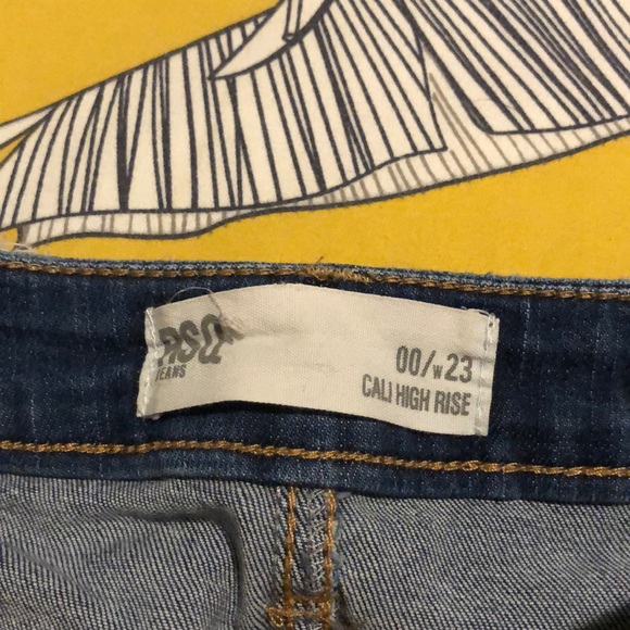 Blue jeans - Picture 2 of 2